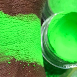 UV Glow EyeShadow Loose Pigment Neon Matte Eyeshadow color -Green 5Grams