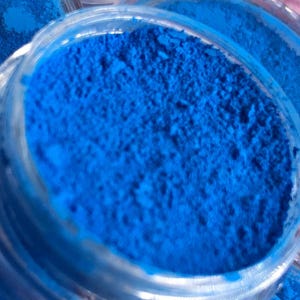 Neon Blue Eyeshadow: UV Glow Mica Pigment - Vegan