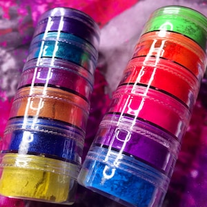 Vegan Eyeshadow Pigment Set: 12 Ultra Bright Mica Colors