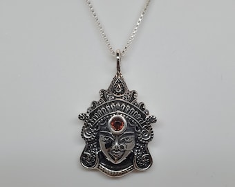 Colgante de la diosa Durga con granate