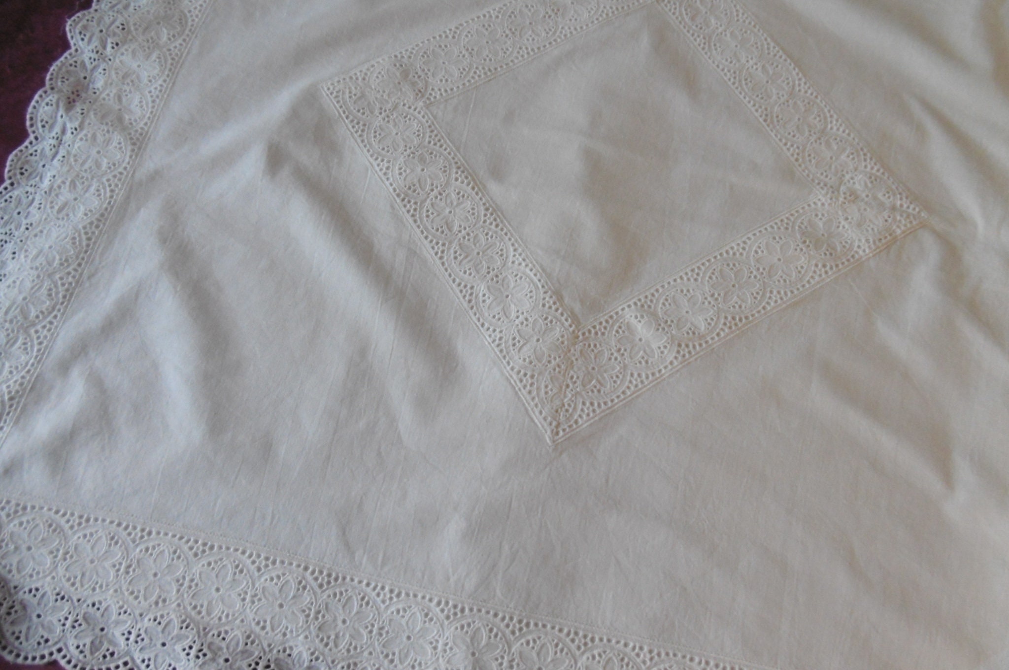 Taie d'oreiller Entourée de Dentelle Anglaise et avec Entredeux Central