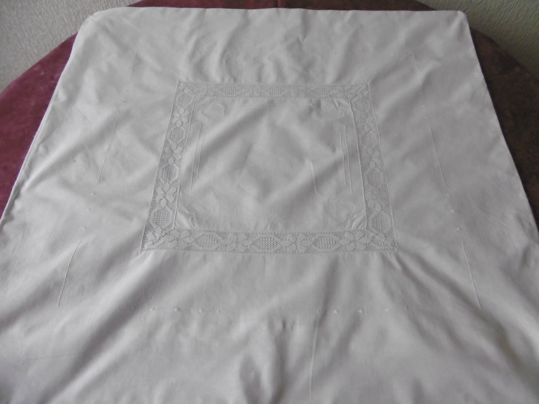 Taie d'oreiller Brodée Autour et à L'intérieur de L'entredeux