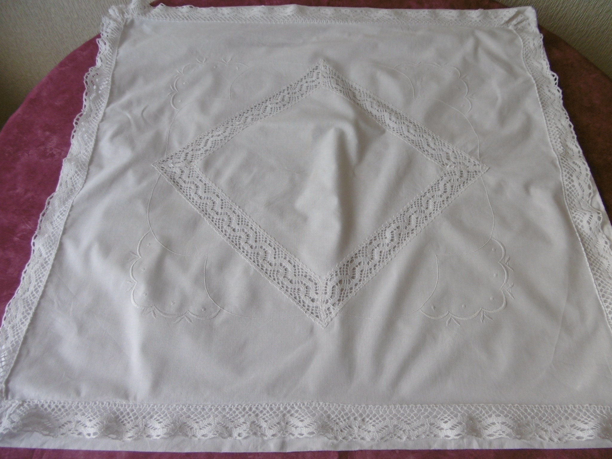 Taie d'oreiller avec Dentelle Du Puy et Broderies