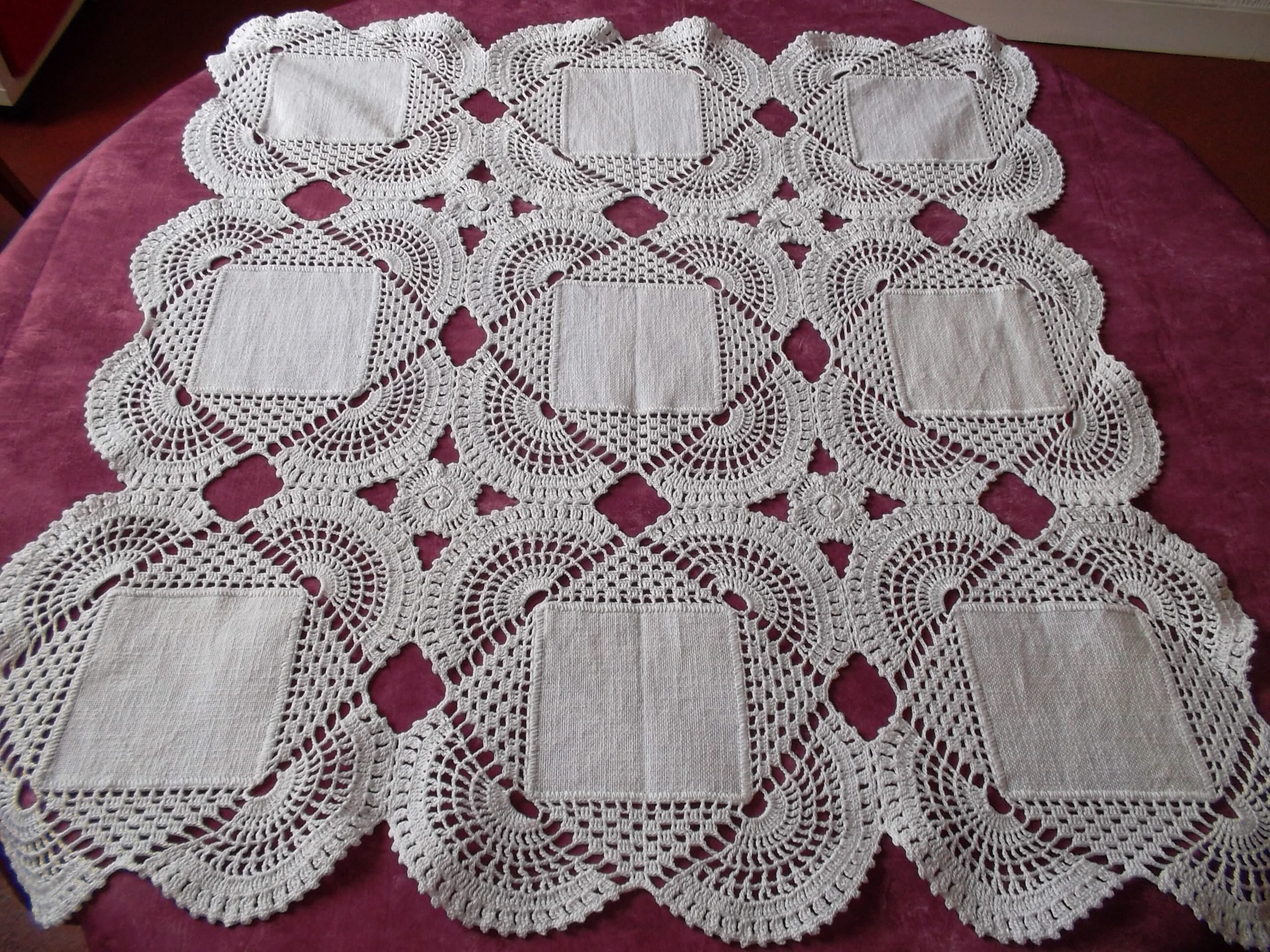 Nappe Composée de Carrés Coton et Dentelle