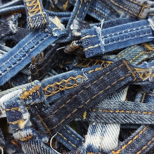 Paquete surtido de trabillas para cinturón de jeans Reclamed para reparación y ajuste de prendas.