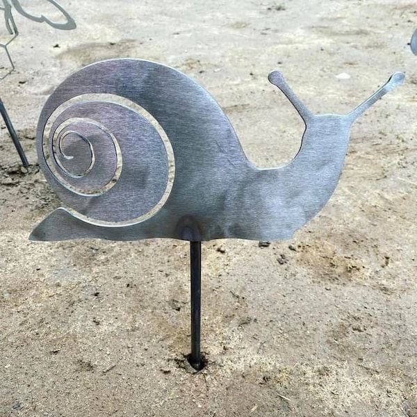 Metal Snail Garden Stake - Rusty Garden Snail - Rusty Metal Yard Art - Flower Bed Garden Decor - Metal Snail Yard Art - Mother's Day Gift