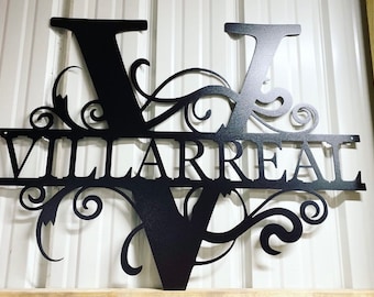 Metallskylt med efternamn - Personlig namnskylt - Anpassad metallväggdekoration - Vårdekoration - Välkomstskylt för veranda - Metallmonogramskylt