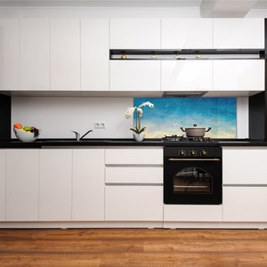 Photo inspiration: Wide Format Tempered Glass Kitchen Wall Panel With Metal Photo Inspiration