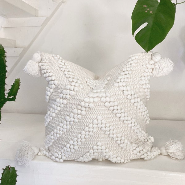 Funda de cojín bohemia geométrica con borlas de algodón estilo marroquí, almohada blanca mullida tejida acogedora, decoración para sofá cama, habitación costera de playa