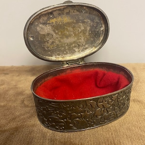1980s Vintage Silver Jewelry Box / Trinket Box / Elegant Silver Jewelry Box / Victorian Jewelry Box / Vintage Trinket Box