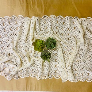 1980s Vintage Shabby Chic Style Rectangular Lace Table Runner / Vintage Doily made of Cotton Yarn / Vintage Retro Home Decor / Rustic Decor