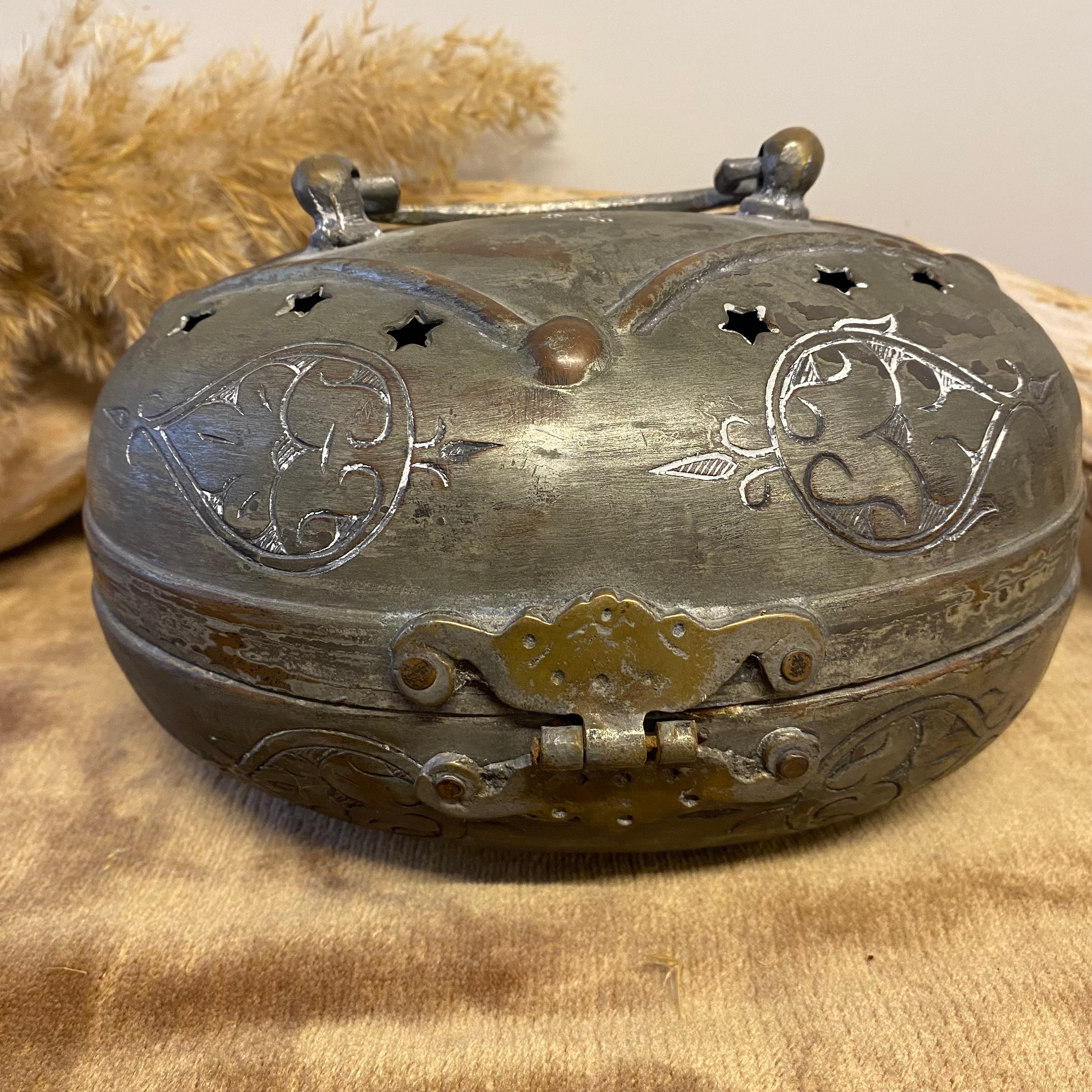 銅蟲 煙草入れ(木箱あり)1956年製：Old Copper box：Japan Antique Japanese Copper Box With Ornate Dragon Lid - Etsy