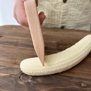 Aide de cuisine Montessori couteau en bois couteau en bois Montessori personnalisé aide de cuisine pour tout-petits image 7