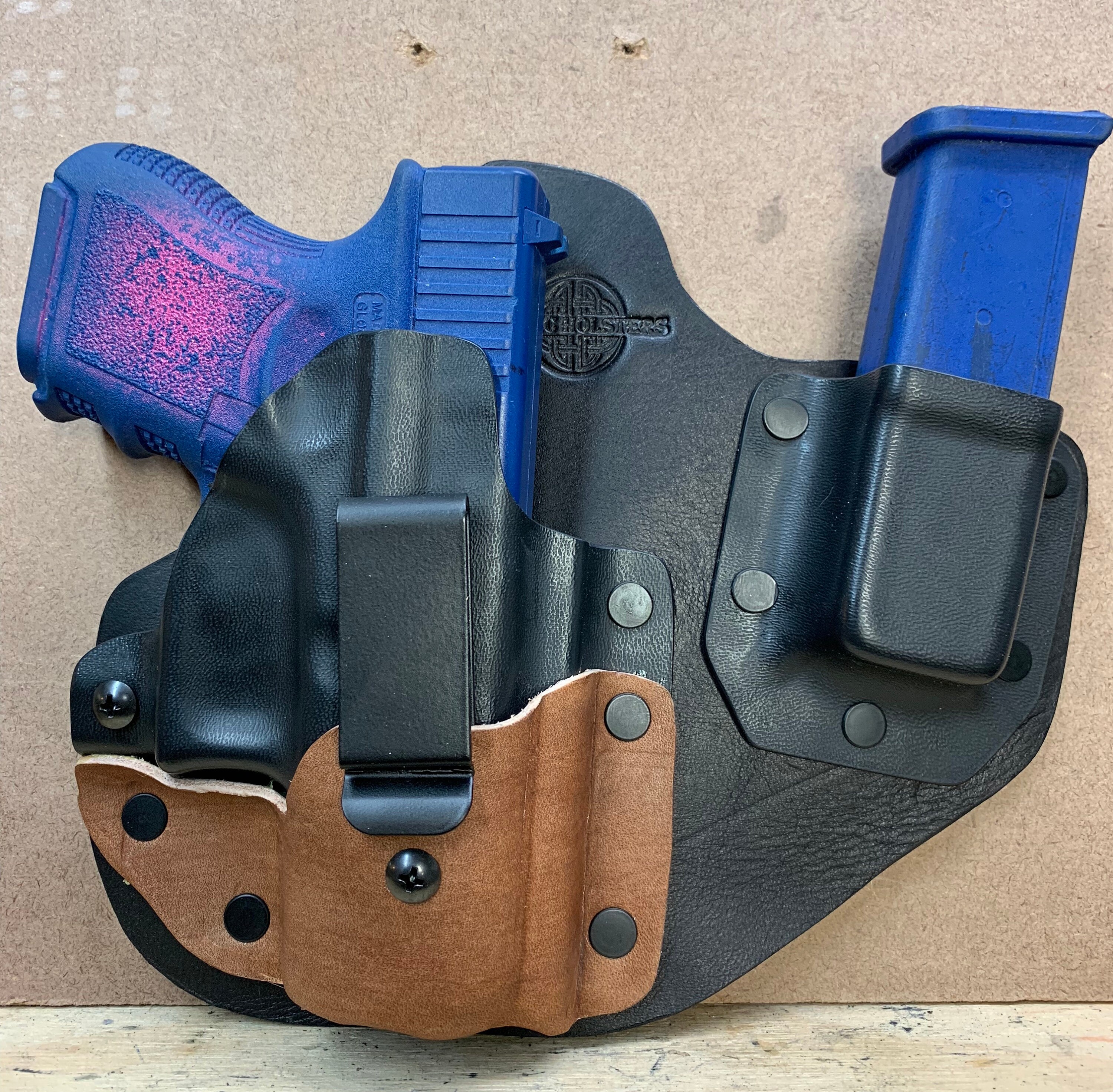 Right Hand Draw Single Swivel Clip Deluxe V2 IWB Hybrid Holster 19X Glock 19 45 Hunting