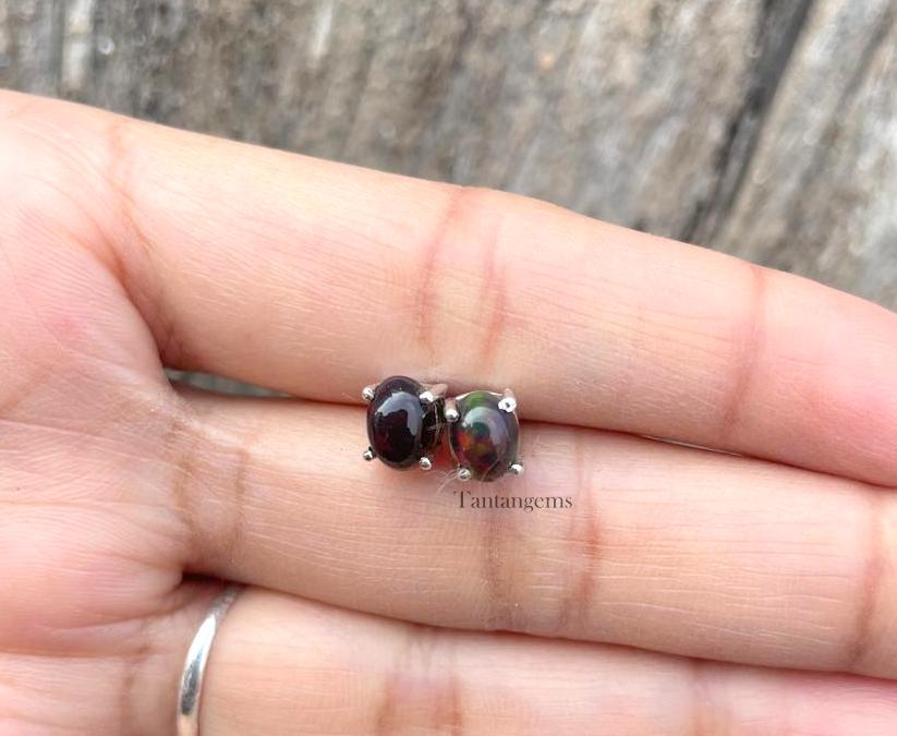 ブラックオパールスタッドピアス：925シルバー、エチオピア産 