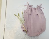 Romper romper short jumpsuit for babies in pink lilac, cream natural, mint in muslin with straps and flounce