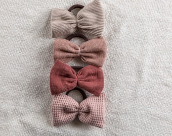 Hair tie with bow