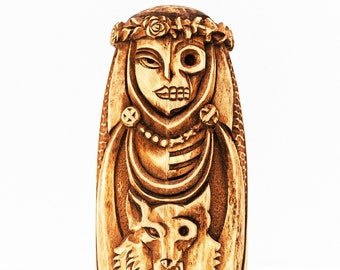 Hel statue hand made from Linden. Original hand carved Hel statuette. Hel goddess. Freya statue / Freya statuette / freya goddess / odin