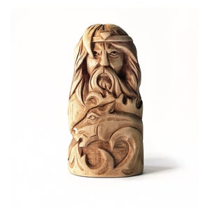 Celtycka drewniana figurka - Manannan mac Lir. Ręcznie rzeźbiona drewniana figurka Manannan mac Lir. Elegancki celtycki prezent dla niego / prezent dla niej