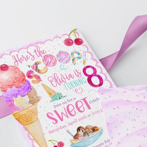 Op de afbeelding: Roze en witte verjaardagsuitnodiging met een aquarel-illustratie van ijshoorns en sprinkels. De tekst luidt "Here's the Scoop! Olivia is turning 8. Join us for a Sweet Celebration. Saturday, April 20th at 2:00 PM."