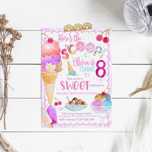 Op de afbeelding: Roze en blauwe verjaardagsuitnodiging met een aquarel-illustratie van ijshoorns en een bolletje ijs. De tekst luidt "Here's the Scoop Olivia is turning 8 Sweet Celebration Saturday, April 20th at 2:00 pm Olivia's Ice Cream Parlor 2201 Harrison Blvd, Denver, CO 80204 RSVP to Bottle at 720-099-6656"