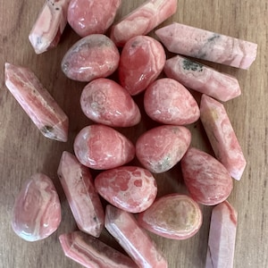 Mini sculpture sur rhodochrosite
