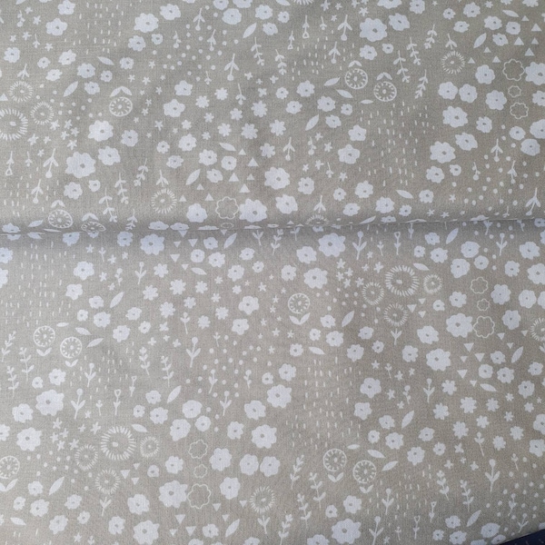 Cotton Faraway Forest stray flowers grey by blend
