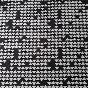Jersey Triangle Graphic Swafing black white