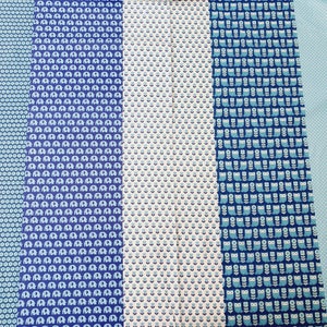 Könnte beinhalten: Drei Stoffmuster mit verschiedenen Mustern. Das erste Muster hat einen blauen Hintergrund mit weißen Elefanten. Das zweite Muster hat einen weißen Hintergrund mit blauen Blumen. Das dritte Muster hat einen blauen Hintergrund mit weißen Eulen und Blumen.