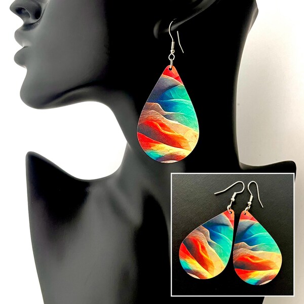 Pendientes de madera con forma de lágrima de colores – Joyas con un llamativo patrón de ondas bohemio (1 par)