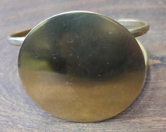 Gold-plated brass globe bracelet. Made in Senegal, handmade costume jewelry, gold-colored jewelry.