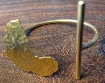 African bracelet in gold-plated brass. Made in Senegal, handmade costume jewelry, gold-colored jewelry.