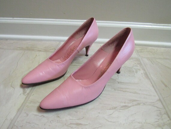 naturalizer low heel shoes