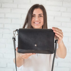 Umhängetasche aus Leder mit verstellbarem Riemen • Frauen Leder Umhängetaschen • Schwarze Kleine Leder Geldbörse • Jeden Tag Crossbody Ledertaschen