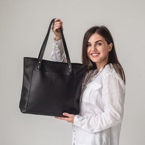 Schwarze Ledertasche für Frauen • Leder-Arbeitstasche für Laptop • Weiche Leder-Schultertasche • Leder-Tasche mit Crossbody-Riemen • Handtasche
