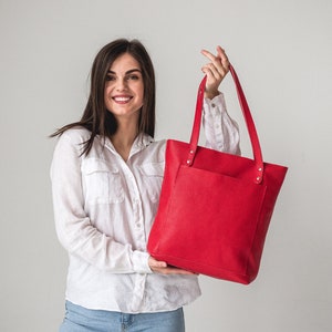 Rote Leder-Frauen-Einkaufstasche • Weiche Leder-Schultertasche • Leder-Arbeitstasche mit Reißverschluss • Benutzerdefinierte Ledertasche • Leder-Umhängetasche