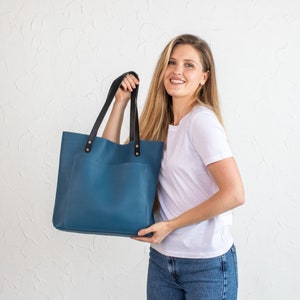 Leder Tragetasche | Schultertasche aus genarbtem Leder | Lederhandtasche mit optionaler Außentasche Zipper Crossbody Strap | Personalisierung Tasche