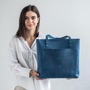 Full-Grain Leather Tote Bag for Women – Shoulder or Crossbody with Optional Zipper Pocket