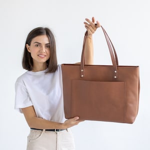 Everyday Leather Tote Bag Leather Bridesmaid Wedding Gift for Women Men Leather Purse With Zipper Custom Gift for Her Travel Essential