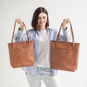 Leder Frauen Tragetasche | Umhängetasche aus echtem Rindsleder | Personalisierung Leder Tote Bags mit Knopf | Handgefertigte Lederhandtasche