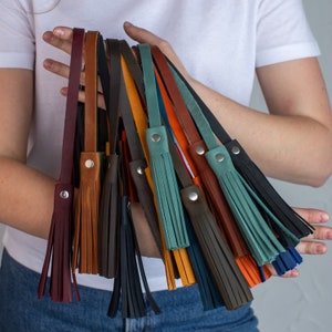 Personalisierbarer Doppelleder Quaste Schlüsselanhänger - Stilvolles & Vielseitiges Accessoire für Taschen und Schlüssel - Kaufen Sie mehr, sparen Sie mehr!