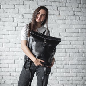 Großer Roll-Top-Rucksack aus Leder • Schwarzer Büffelleder-Rucksack • Frauen-Reise-Rucksack mit Reißverschluss • Herren-Roll-Top-Rucksäcke mit Taschen