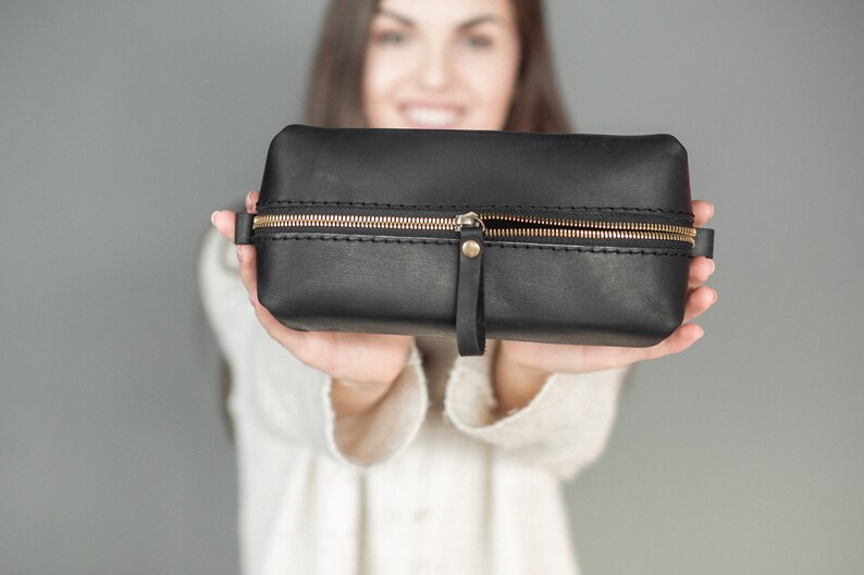 Leather Dopp Kit Mens Toiletry Bag Image 0 Black