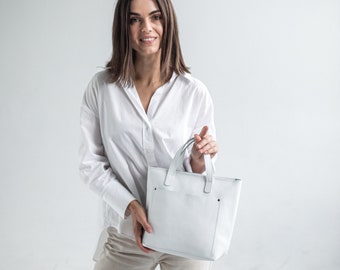 Mini bolsa tote de couro granulado feita à mão: transversal para o dia a dia