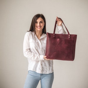 Womens leather tote bag for everyday use