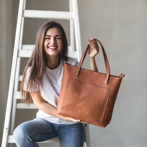 Leather tote bag with shoulder strap