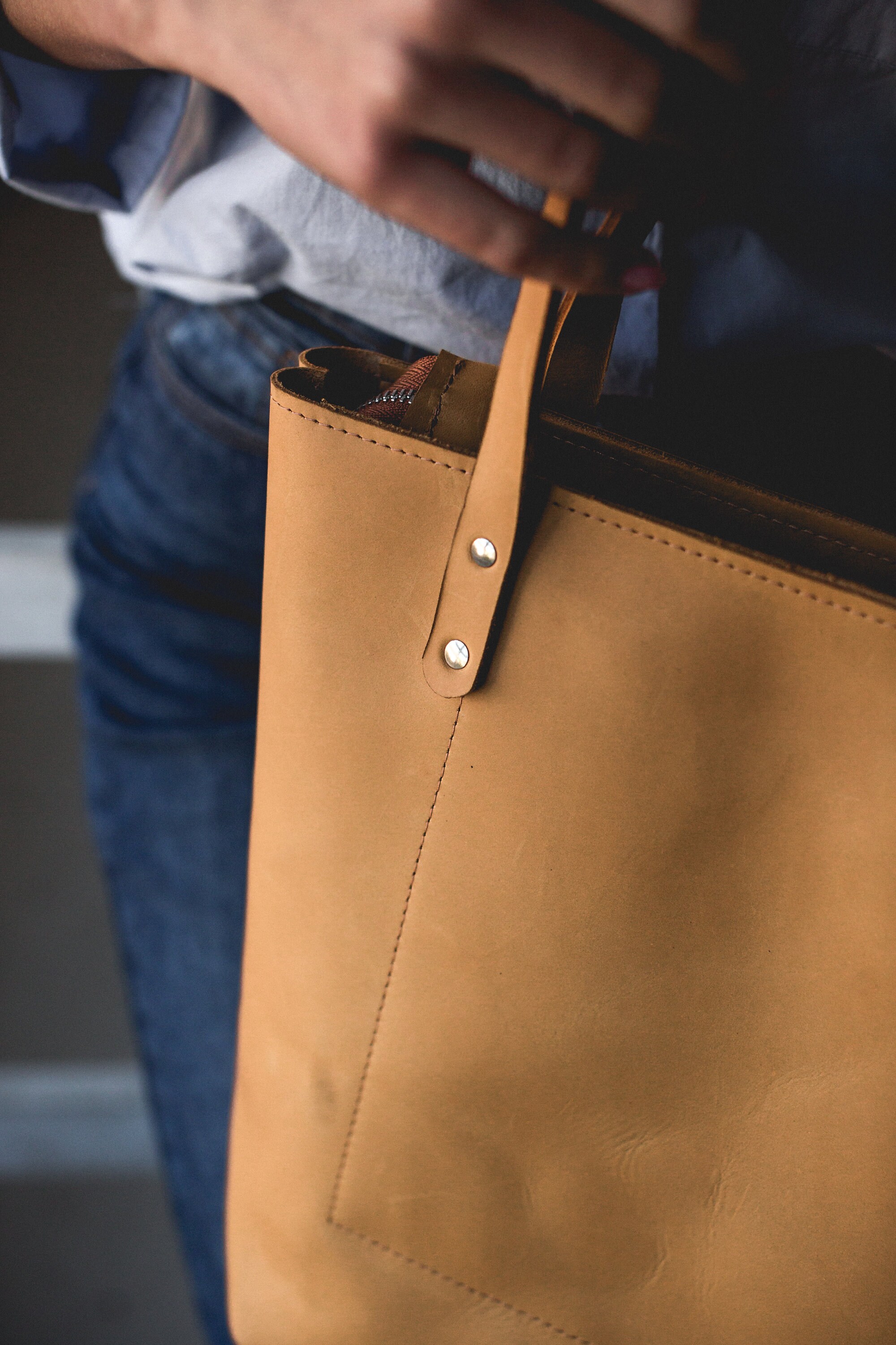 バッグ made in NYC brown leather hand bag Dark Brown Leather Tote Bag: Handmade Zippered Shoulder Bag