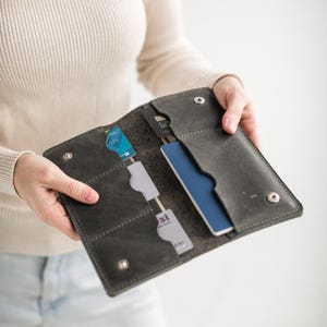 Cartera de viaje de piel de vacuno hecha a mano: organizador de pasaportes y documentos