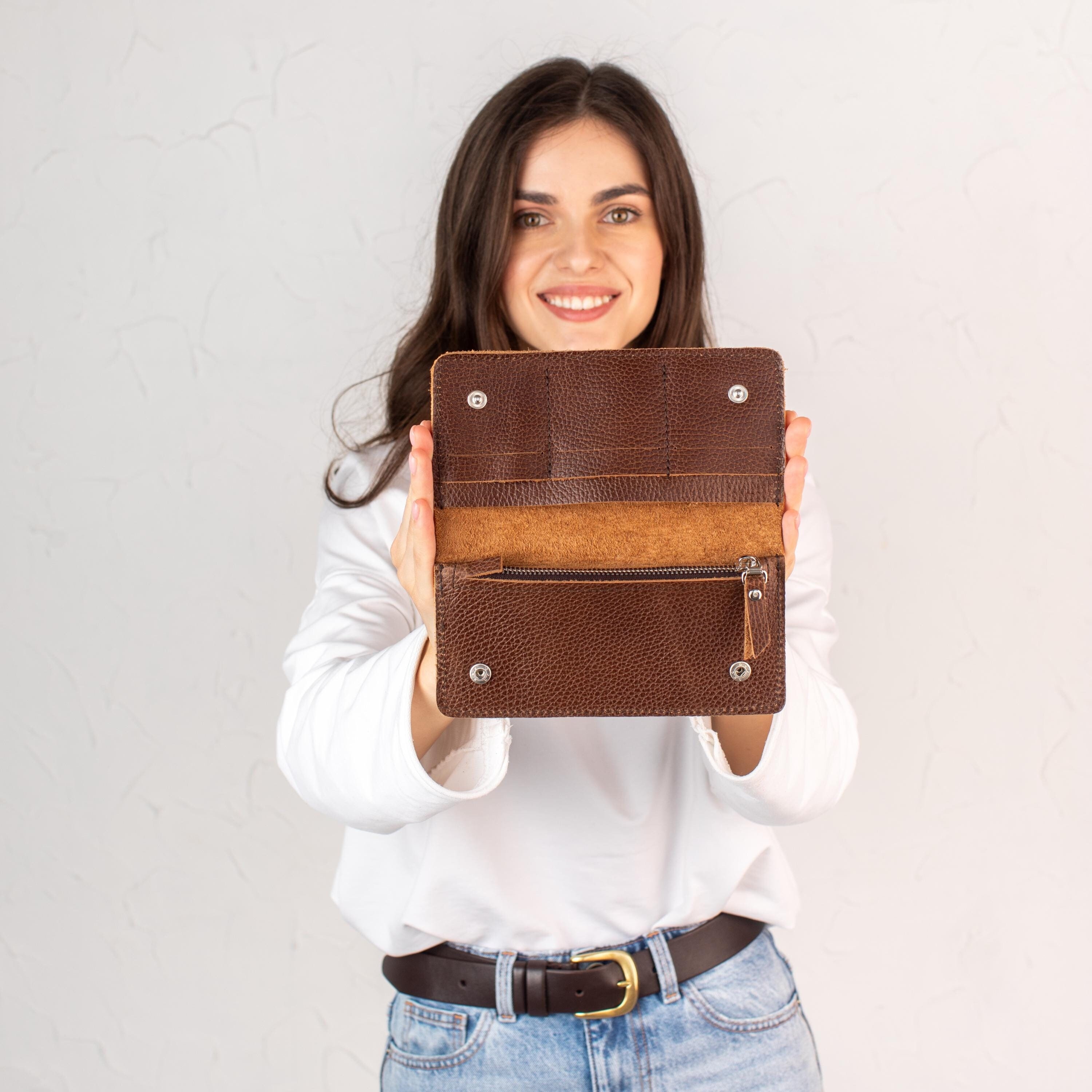 ハンドメイドのスリムレザーウォレット：コンパクトなレディース二つ折り財布（コインポケット付き） - Etsy 日本