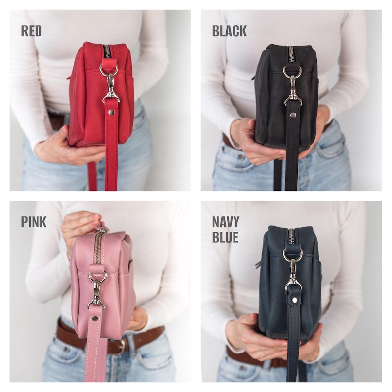 Pu&ograve; includere: Quattro borse a tracolla in pelle di diversi colori. Le borse sono mostrate in rosso, nero, rosa e blu navy. Ogni borsa ha una cerniera argentata e una chiusura argentata.